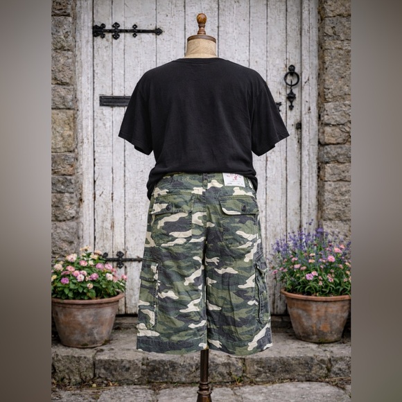 True Religion Men’s Camo Utility Shorts - Picture 2 of 7